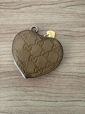 🚨🚨Gucci Embossed GG Heart Coin Pouch Metallic Brown